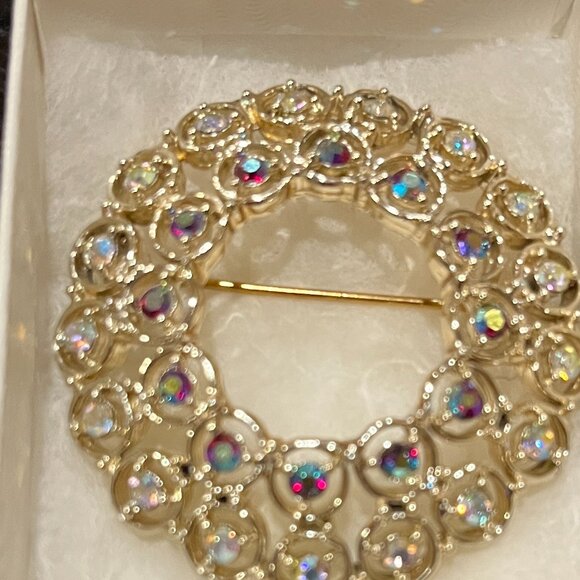 Vintage Crystal Beaded Round Wreath Brooch Pin by DODDS - Picture 2 of 10